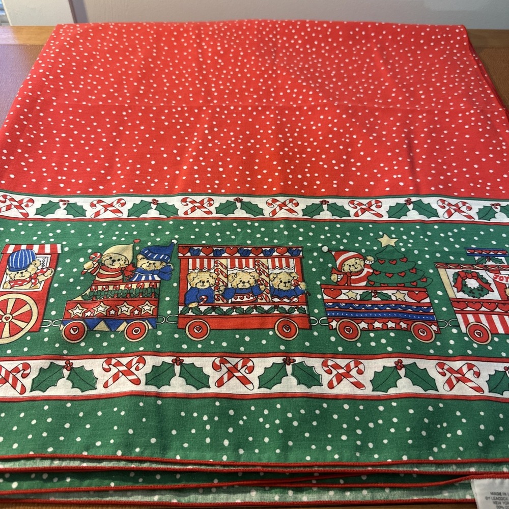 VINTAGE LEACOCK & CO. FUN CHRISTMAS TABLE CLOTH 58" X 80" TOY LAND EUC! USA